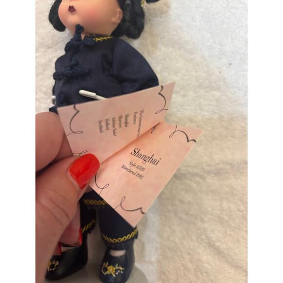 Madame Alexander doll “Shanghai” #33520–8"Doll–2002 International Collection - Picture 8 of 12